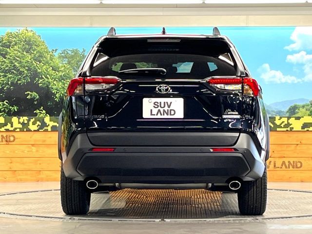 安心の最長10年・走行無制限保証（有償）をご用意。保証内容も充実はもちろん、無料点検＆オイル交換や、年中無休の全国・24時間ロードサービスも付帯されておりますのでご安心下さい。