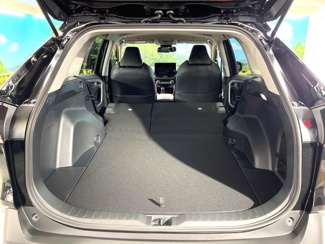 後席を格納すると、これだけの広さが！シーンに合わせたシートアレンジで、大きな荷物も積むことが出来ます♪