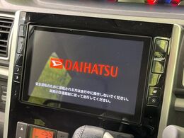 【純正8型ナビ】人気の純正ナビを装備しております。ナビの使いやすさはもちろん、オーディオ機能も充実！キャンプや旅行はもちろん、通勤や買い物など普段のドライブも楽しくなるはず♪