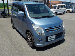 走行少なく40000km！とっても綺麗な車輌です。軽カーからビックセダンまでお手頃な価格帯の車を在庫しておりますのでぜひご来店下さい。お待ちいたしております。