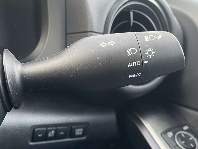 【運転席操作部】『運転席周辺の装備』の画像になります。快適なドライブを楽しむための機能が装備されています！運転席から触れるので使いやすいです！