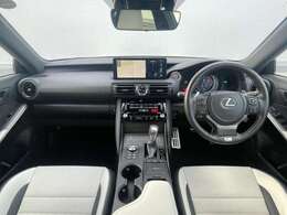 【インパネ全体】『インパネ全体』の画像になります。写真の内容に関してご不明点、ご質問等がございましたらお気軽にガリバー店舗までお問い合わせください。