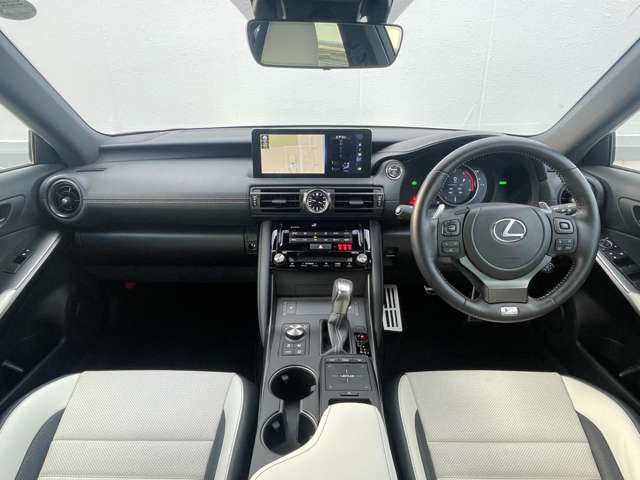 【インパネ全体】『インパネ全体』の画像になります。写真の内容に関してご不明点、ご質問等がございましたらお気軽にガリバー店舗までお問い合わせください。