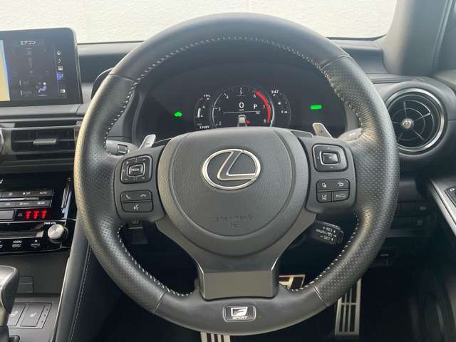 【ハンドル】『ハンドル/ステアリング』の画像になります。写真の内容に関してご不明点、ご質問等がございましたらお気軽にガリバー店舗までお問い合わせください。