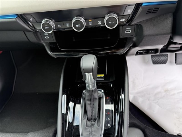 オートエアコン装着車で車内はいつも快適です。