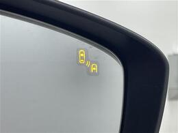 【ブラインド・スポット・モニタリング（BSM）】＆【リア・クロス・トラフィック・アラート（RCTA）】後方に接近するクルマの存在を知らせることにより、後方確認を支援します！