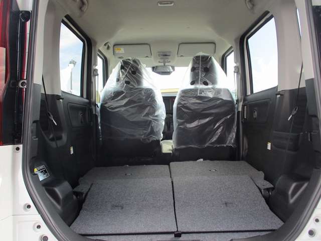 荷室も広いので、大きい荷物もたくさん積めます！！