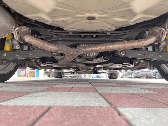 お車を安心してお乗りいただく為には、足回りの定期点検が欠かせません。サービスサポート（有償保証）では無料点検もご提供しており、安心のカーライフをお過ごしいただけるサポート体制が整っています。