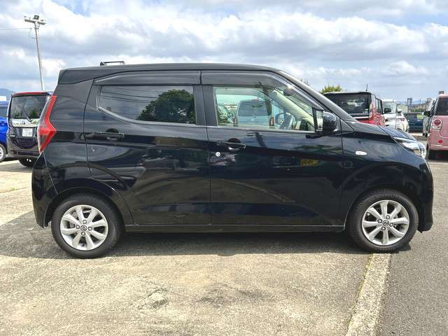 【届出済未使用車とは】自動車の分類では「新車」「中古車」この2種類しかありません。走行距離が100km未満かつ初度登録または初度届出された車両を「届出済未使用車」と呼んでいます。