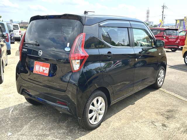 【保険】自動車保険のスペシャリストがお客様の立場になってお客様に最適な自動車保険のご提案や万が一の時の事故対応にあたりますので、ご安心ください。