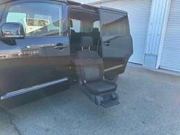 シートから立ち上がりやすい任意の高さでストップすることも可能です！