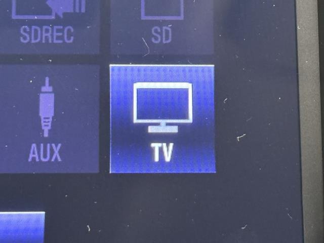 TVが見れるチューナーを装備しています。　新しい車でも付いていないことで、TVが見れない事も多々あるので要チェックです。