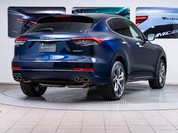 Levante　GTハイブリッド　330馬力（カタログ値）純正OP総額：1，920，000円　サンルーフ・21インチヘリオスマットホイール・プレミアムサウンド・イエローブレーキキャリパー・