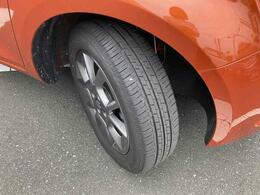 高年式で走行距離も少ないため、タイヤの残り溝もタップリあります！！