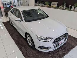 ボディカラーは人気のグレイシアホワイトメタリックとなっております☆