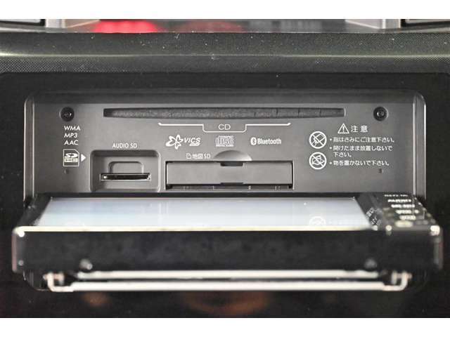 純正ナビを装備。タッチパネル式で使いやすく、お出かけもラクラクです。