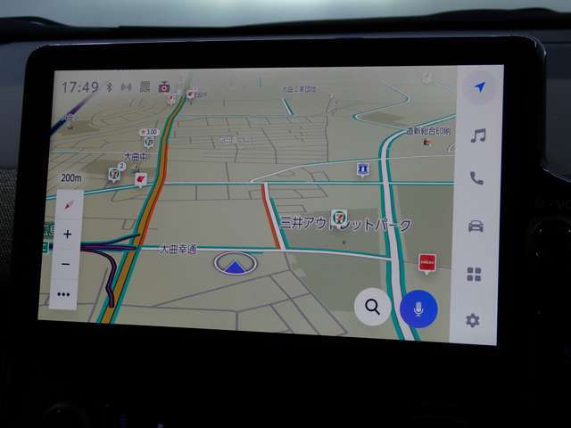 バックカメラも付いています。駐車の時に便利なのはもちろんの事、後方死角にいる子供たちに気が付くことができるので安心安全ですね
