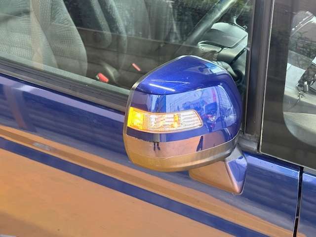 ミラーウィンカーは歩行者の視線の高さに合わせて目に付きやすく、安全性が高まります！それに見た目もオシャレですよね！最近では多くなってきました！ちゃんと付いてますよ！！