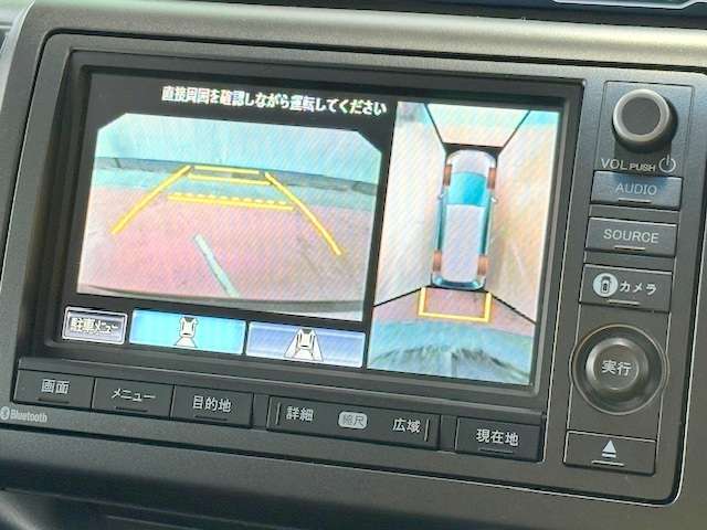 全周囲モニター付き！フロントカメラ＆サイドカメラ＆バックカメラ等、周囲の安全を確認出来る優れもの！小道から出る場合や、狭い道での幅寄せや車庫入れ等も安心してできますね！