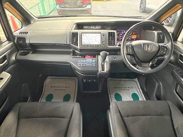 運転席廻りの画像です！操作スイッチ類も比較的に綺麗な状態です♪他に詳細画像をご希望の方はこちら！【1st@e-g-a.co.jp】へご連絡ください！