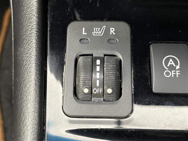 【シートヒーター】シートを温めてくれる暖房機器です！長時間座っていると負担が掛かりやすい背中や腰、または冬場などの寒い日に冷えやすい脚部に快適なぬくもりを伝えます。