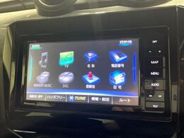 【ナビゲーション】目的地までしっかり案内してくれる使いやすいナビ。Bluetooth接続すればお持ちのスマホやMP3プレイヤーの音楽を再生可能！毎日の運転がさらに楽しくなります！！