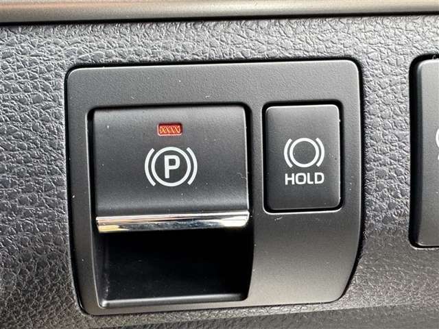 ★電動パーキングブレーキ★スイッチ操作で、作動・解除。「P」ポジションに入れると自動で作動し、「P」ポジション以外にシフトすると解除されるオート機能付き！