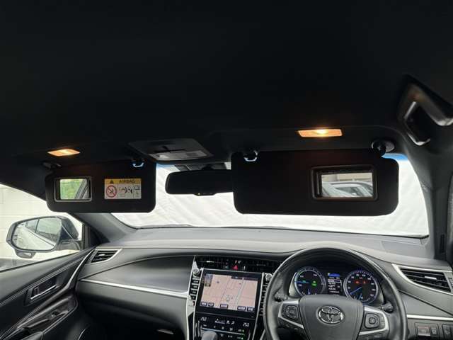 ★ミラー付きサンバイザー★開くとバニティーランプが点灯します！