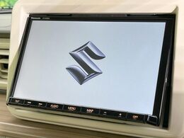 【純正ナビ】人気の純正ナビを装備。オーディオ機能も充実しており、Bluetooth接続すればお持ちのスマホやMP3プレイヤーの音楽を再生可能！毎日の運転がさらに楽しくなります！！