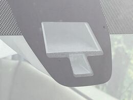 【スズキ　セーフティサポート】走行中に前方の車両等を認識し、衝突しそうな時は警報とブレーキで衝突回避と被害軽減をアシスト。より安全にドライブをお楽しみいただけます。