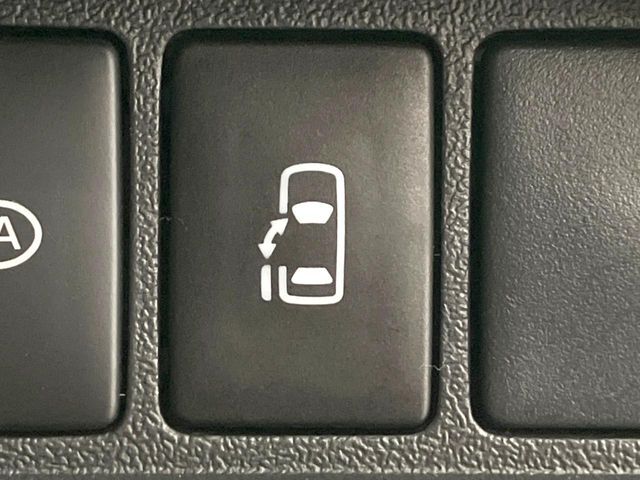 【パワースライドドア】スマートキーや運転席のスイッチでスライドドアの開閉が可能♪電動だから力を入れてドアを開ける必要が無く、小さいお子様でも、重い荷物を持っている時もラクに開け閉めできます♪