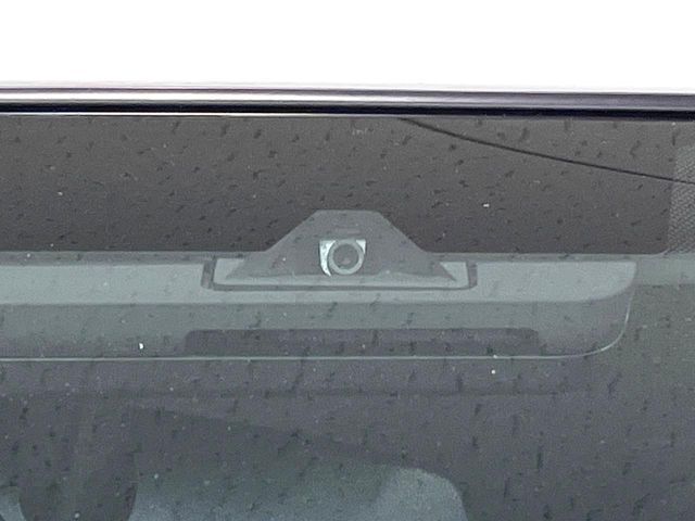 【トヨタセーフティセンス】走行中に前方の車両等を認識し、衝突しそうな時は警報とブレーキで衝突回避と被害軽減をアシスト。より安全にドライブをお楽しみいただけます。