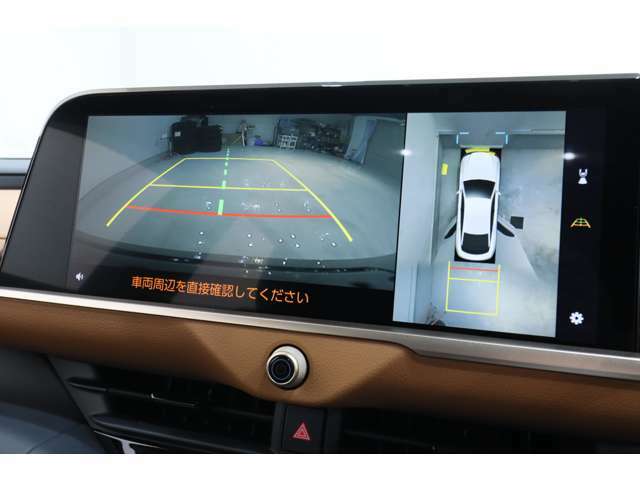 【パノラミックビューモニター】フロント・サイド・バックカメラが360°の視界を確保し上から見下ろした視点で駐車をサポートします。