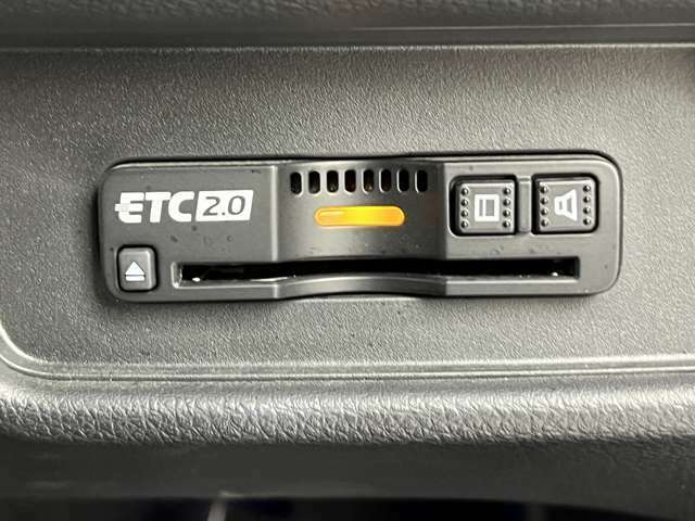 ◆【ETC2.0】ETCカードを挿入すれば料金所はノンストップで通過できます。ETC限定の割引や、高速道路の情報提供サービスを利用できます。