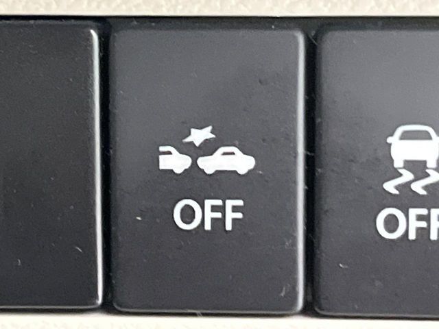 【スズキ　レーダーブレーキサポート】走行中に前方の車両等を認識し、衝突しそうな時は警報とブレーキで衝突回避と被害軽減をアシスト。より安全にドライブをお楽しみいただけます。