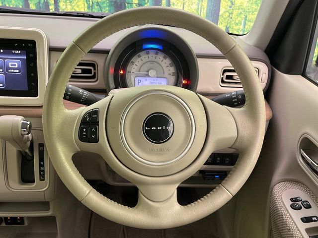 【純正革巻きステアリング】上質な革を使用することで、手にしっかり馴染みとても運転しやすいハンドルです♪