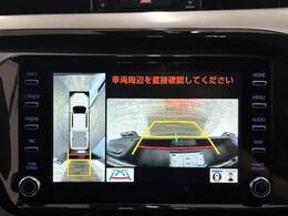 【全周囲モニター】 クルマを上空から見下ろしているかのように、直感的に周囲の状況を把握できます。