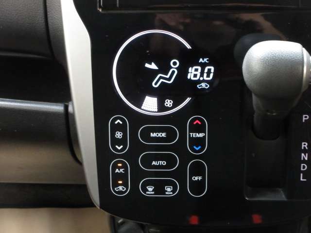 エアコンも装備されています。車内の温度を調整して、より快適にお過ごしいただけます。