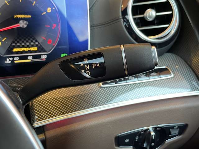 輸入車ディーラー採用のドライブレコーダーも選べます。万が一の事故の際のお守りとしていかがでしょうか？その他様々なオプションをご用意しております。