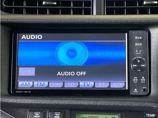 Bluetooth対応、CD/DVD再生機能付き。お好きな音楽を聴きながらのドライブは楽しいですよね～♪