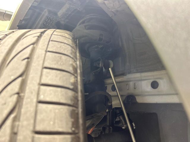 お車を安心してお乗りいただく為には、足回りの定期点検が欠かせません。サービスサポート（有償保証）では無料点検もご提供しており、安心のカーライフをお過ごしいただけるサポート体制が整っています。