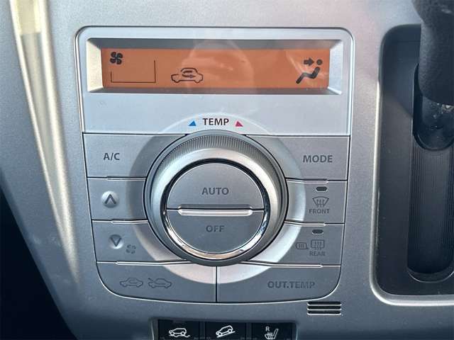 当店はお客様のカーライフをトータルサポートさせていただく為、自動車保険のあいおいニッセイ同和・東京海上日動火災の代理店です。自動車事故等、お困りの場合も迅速に対応が可能です。全て私達にお任せ下さい