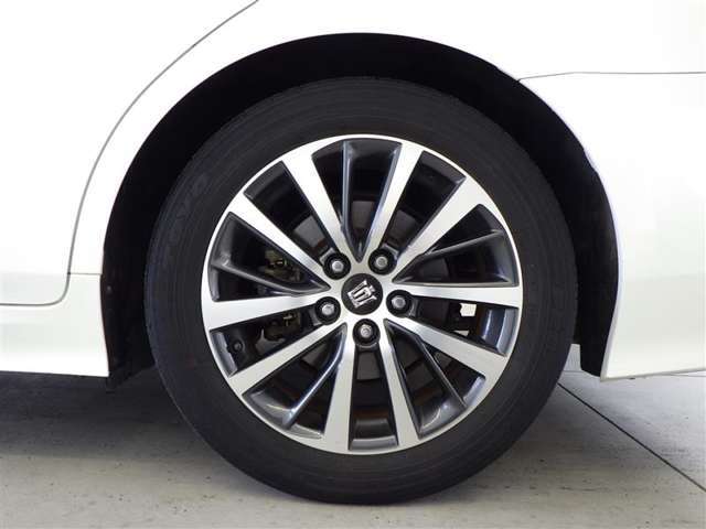 トヨタ認定中古車保証付！（1年間、距離無制限　HV車はHV保証付）　別途延長保証もご用意しております♪　ぜひ現車を確認にご来店ください