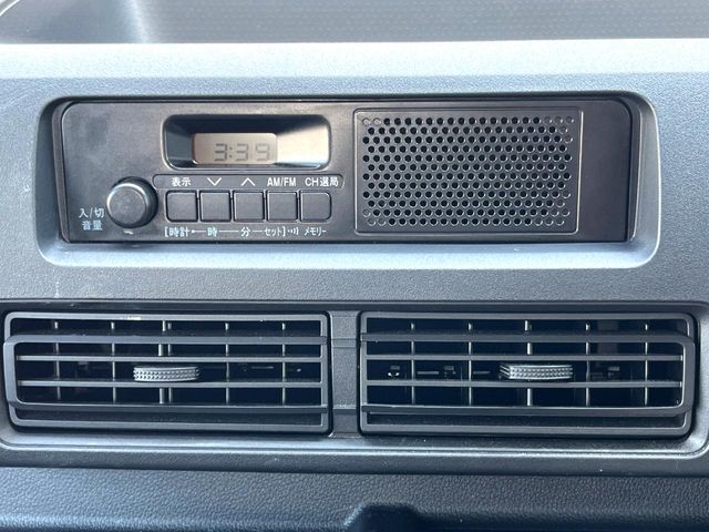 お好きな音楽を車内でお楽しみいただけます♪スピーカー交換・ウーハー追加などの音質向上や、最新ナビ・後席モニター等の取り付けも是非ご相談ください！