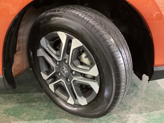 185/65R15インチ純正アルミホイール。