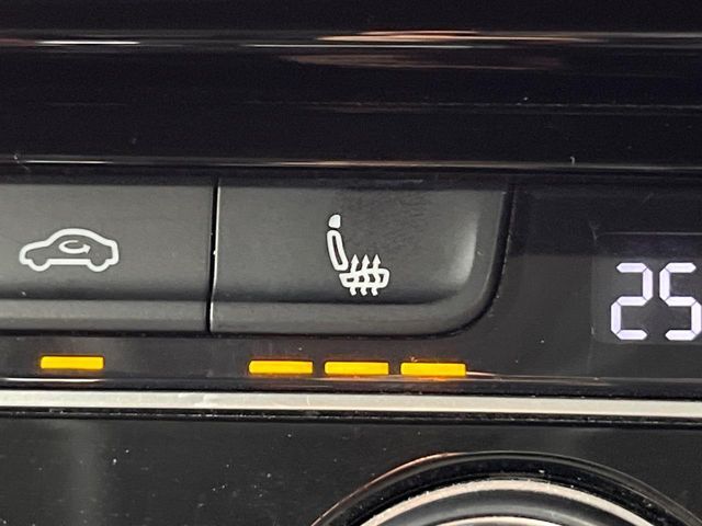 ●フロントシートヒーティング：運転席・助手席共に三段階で調節が可能なシートヒーターを装備しております。季節を問わず快適にご使用いただけます。