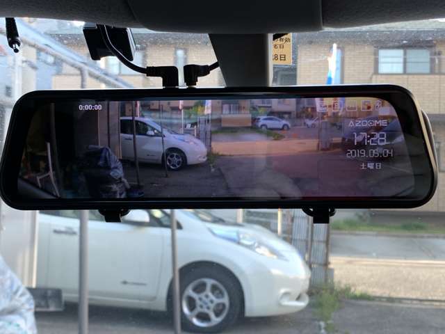 Bプラン画像：フロントカメラが付いているのでドライブレコーダーとして常時録画でき駐車中も衝撃録画されるので防犯にもなります。