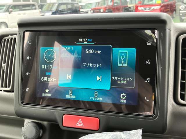 7インチディスプレイオーディオ（バックアイカメラ付ディスプレイオーディオ装着車）！ラジオやBluetooth（R）接続による音楽再生・ハンズフリー通話、バックアイカメラ表示など多くの機能を搭載！