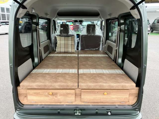 新品TRAVOISベットキット付！（297，000円の商品です）車中泊が出来ます！★この現車1台限りのお買得価格になっております！！お見逃しなく！！
