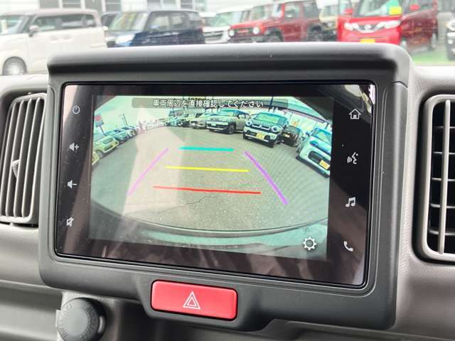 ★純正バックカメラ装備★車庫入れや縦列駐車の際、後退操作の参考になるガイドラインもモニターに表示するのでらくらくです！